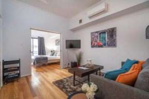 19 Jumping on James St Northbridage + parking sleeps 2 + pool